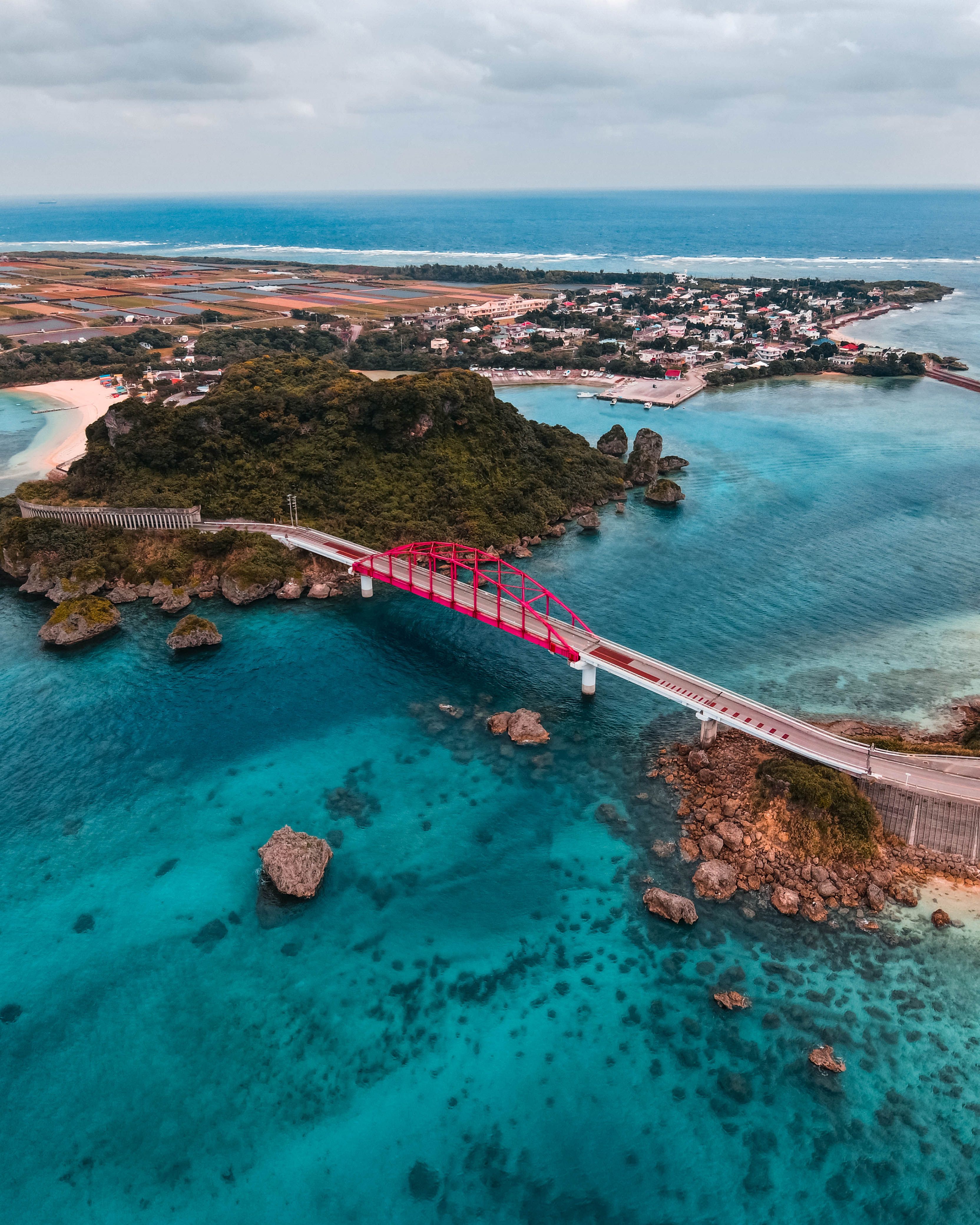 Puente sobre el mar de Okinawa